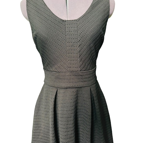 Jennifer Lopez Black Textured Fit Flare‎ V Neck Sleeveless Dress Size 4 - Picture 3 of 6